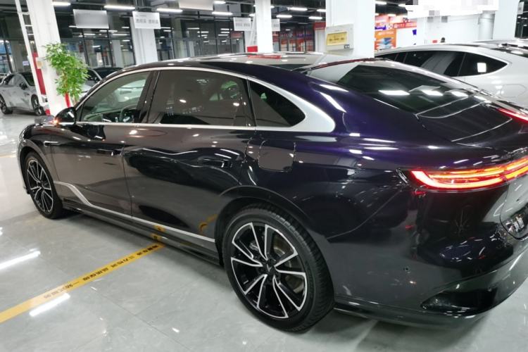 Used VOYAH PASSION 2024 PHEV Four-Wheel Drive Ultra-Long Range Flagship Model Left Side