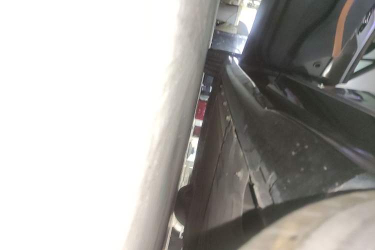 Used VOYAH PASSION 2024 PHEV Four-Wheel Drive Ultra-Long Range Flagship Model Left Side Sill