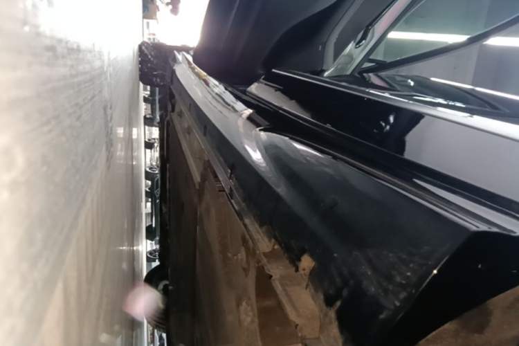 Used VOYAH PASSION 2024 PHEV Four-Wheel Drive Ultra-Long Range Flagship Model Left Side Sill