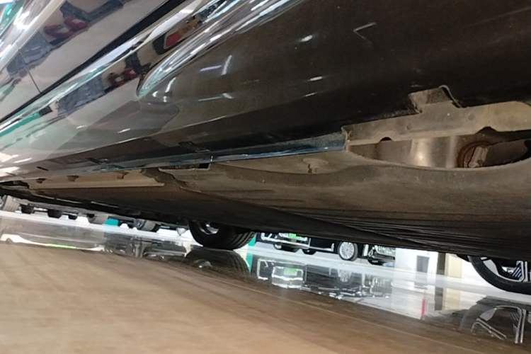 Used VOYAH PASSION 2024 PHEV Four-Wheel Drive Ultra-Long Range Flagship Model Left Side Sill