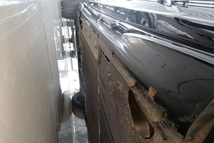 Used VOYAH PASSION 2024 PHEV Four-Wheel Drive Ultra-Long Range Flagship Model Left Side Sill