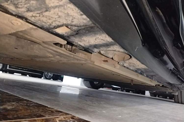 Used VOYAH PASSION 2024 PHEV Four-Wheel Drive Ultra-Long Range Flagship Model Left Side Sill
