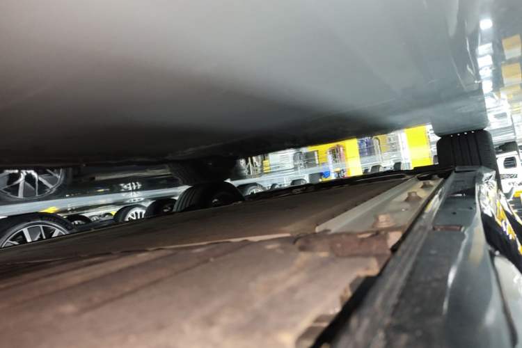 Used VOYAH PASSION 2024 PHEV Four-Wheel Drive Ultra-Long Range Executive Edition Left Side Sill