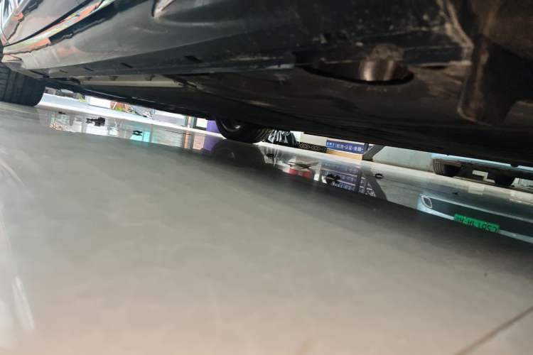 Used VOYAH PASSION 2024 PHEV Four-Wheel Drive Ultra-Long Range Flagship Model Left Side Sill