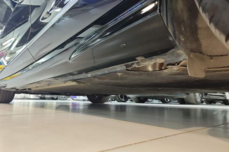 Used VOYAH PASSION 2024 PHEV Four-Wheel Drive Ultra-Long Range Executive Edition Left Side Sill