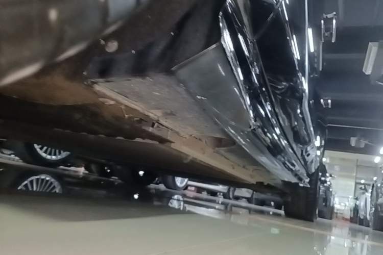 Used VOYAH PASSION 2024 PHEV Four-Wheel Drive Ultra-Long Range Flagship Model Left Side Sill