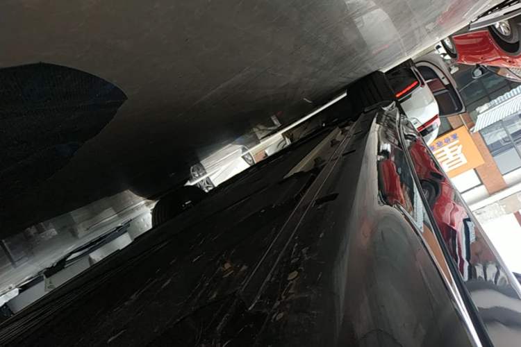 Used VOYAH PASSION 2024 PHEV Four-Wheel Drive Ultra-Long Range Executive Edition Left Side Sill