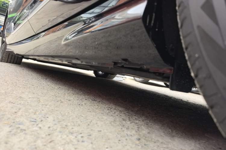 Used VOYAH PASSION 2024 PHEV Four-Wheel Drive Ultra-Long Range Executive Edition Left Side Sill