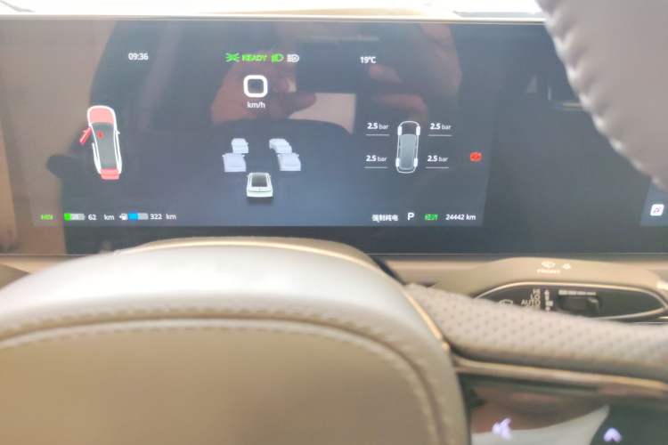Used VOYAH PASSION 2024 PHEV Four-Wheel Drive Ultra-Long Range Flagship Model Odometer Close Up