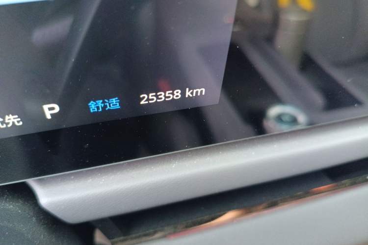 Used VOYAH PASSION 2024 PHEV Four-Wheel Drive Ultra-Long Range Executive Edition Odometer Close Up