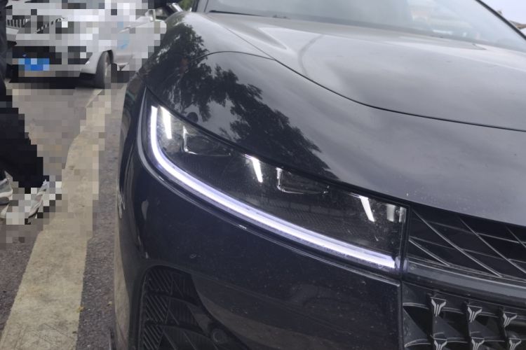Used VOYAH PASSION 2024 PHEV Four-Wheel Drive Ultra-Long Range Flagship Model Right Front Headlight
