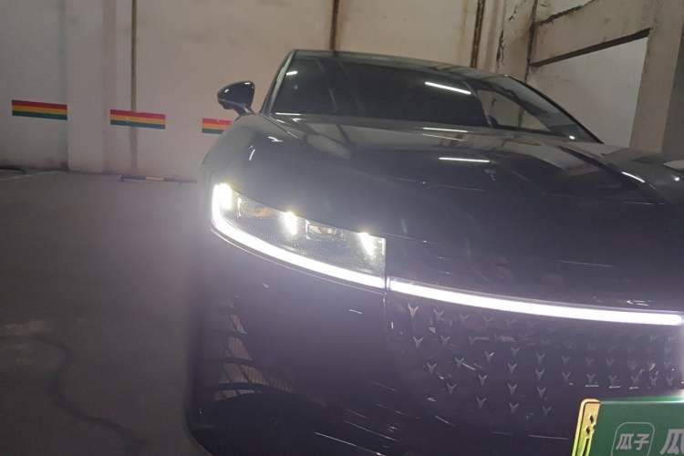 Used VOYAH PASSION 2024 PHEV Four-Wheel Drive Ultra-Long Range Executive Edition Right Front Headlight