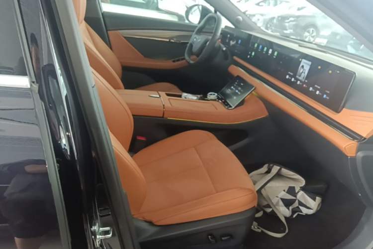 Used VOYAH PASSION 2024 PHEV Four-Wheel Drive Ultra-Long Range Flagship Model Right Front Seat