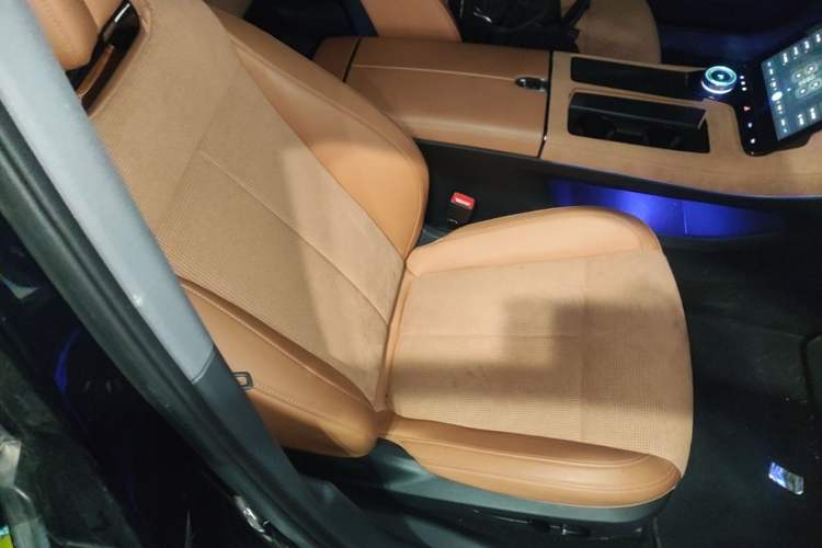 Used VOYAH PASSION 2024 PHEV Four-Wheel Drive Ultra-Long Range Flagship Model Right Front Seat