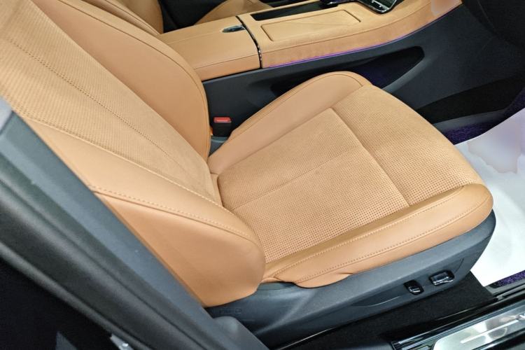 Used VOYAH PASSION 2024 PHEV Four-Wheel Drive Ultra-Long Range Flagship Model Right Front Seat