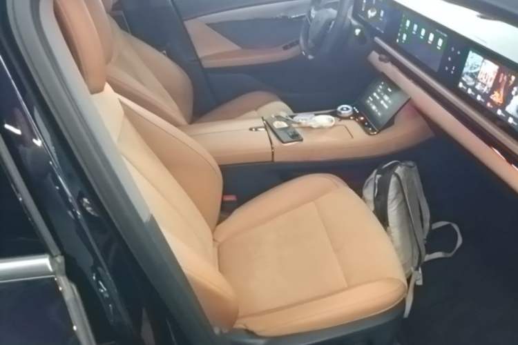 Used VOYAH PASSION 2024 PHEV Four-Wheel Drive Ultra-Long Range Flagship Model Right Front Seat