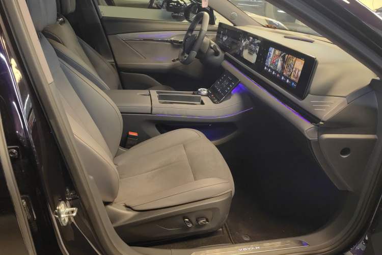 Used VOYAH PASSION 2024 PHEV Four-Wheel Drive Ultra-Long Range Flagship Model Right Front Seat