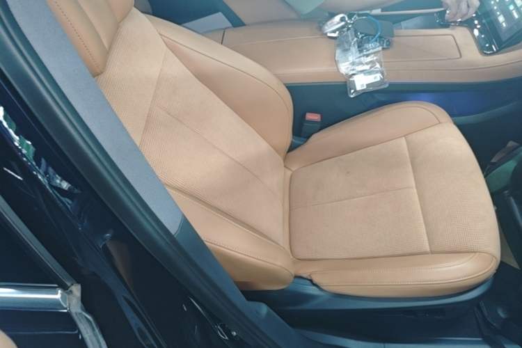 Used VOYAH PASSION 2024 PHEV Four-Wheel Drive Ultra-Long Range Flagship Model Right Front Seat