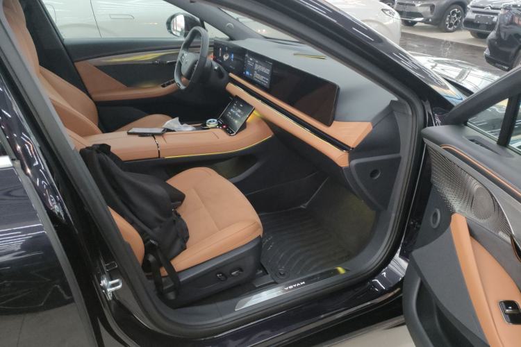 Used VOYAH PASSION 2024 PHEV Four-Wheel Drive Ultra-Long Range Flagship Model Right Front Seat