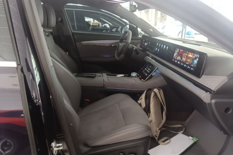 Used VOYAH PASSION 2024 PHEV Four-Wheel Drive Ultra-Long Range Flagship Model Right Front Seat