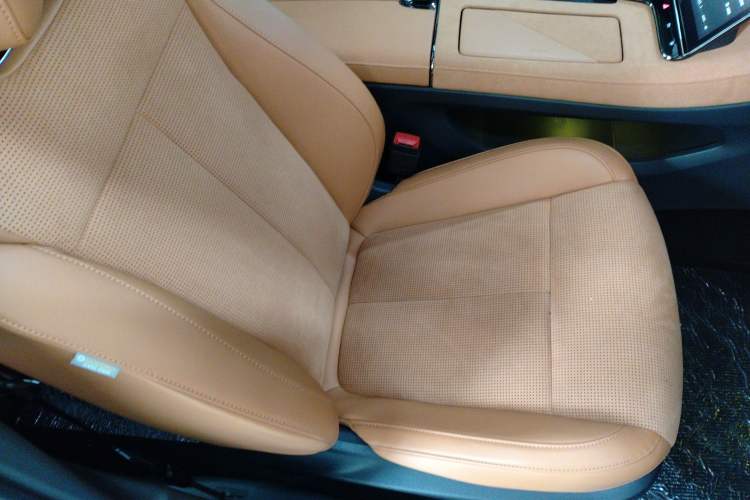 Used VOYAH PASSION 2024 PHEV Four-Wheel Drive Ultra-Long Range Flagship Model Right Front Seat