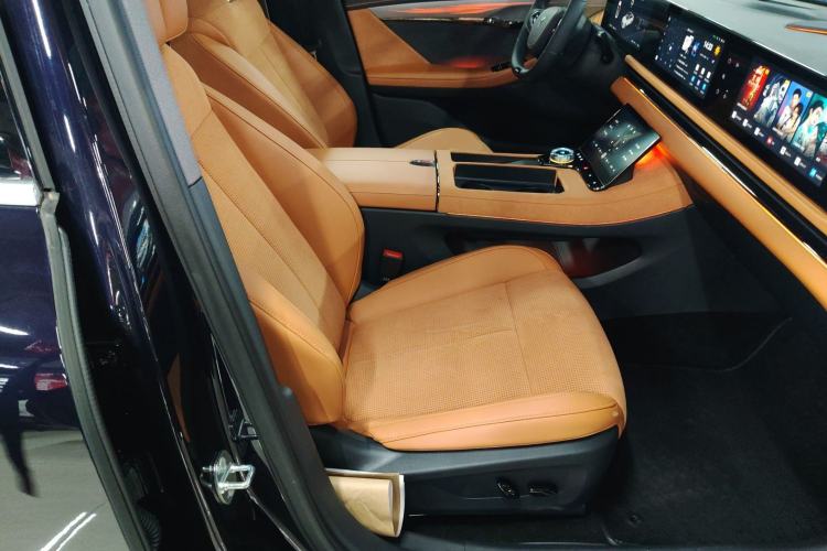 Used VOYAH PASSION 2024 PHEV Four-Wheel Drive Ultra-Long Range Flagship Model Right Front Seat