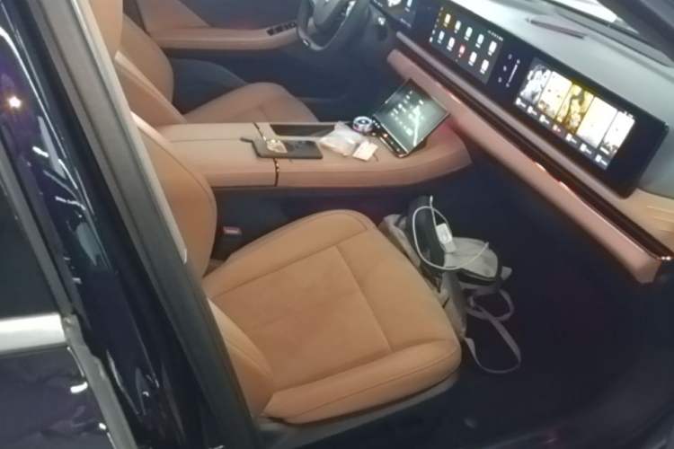 Used VOYAH PASSION 2024 PHEV Four-Wheel Drive Ultra-Long Range Flagship Model Right Front Seat