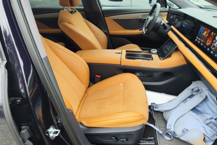 Used VOYAH PASSION 2024 PHEV Four-Wheel Drive Ultra-Long Range Executive Edition Right Front Seat