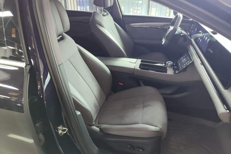 Used VOYAH PASSION 2024 PHEV Four-Wheel Drive Ultra-Long Range Flagship Model Right Front Seat