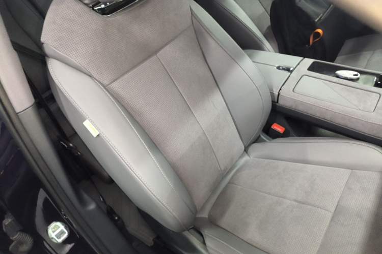 Used VOYAH PASSION 2024 PHEV Four-Wheel Drive Ultra-Long Range Executive Edition Right Front Seat