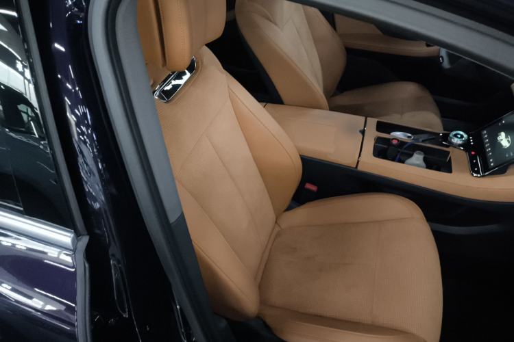 Used VOYAH PASSION 2024 PHEV Four-Wheel Drive Ultra-Long Range Flagship Model Right Front Seat