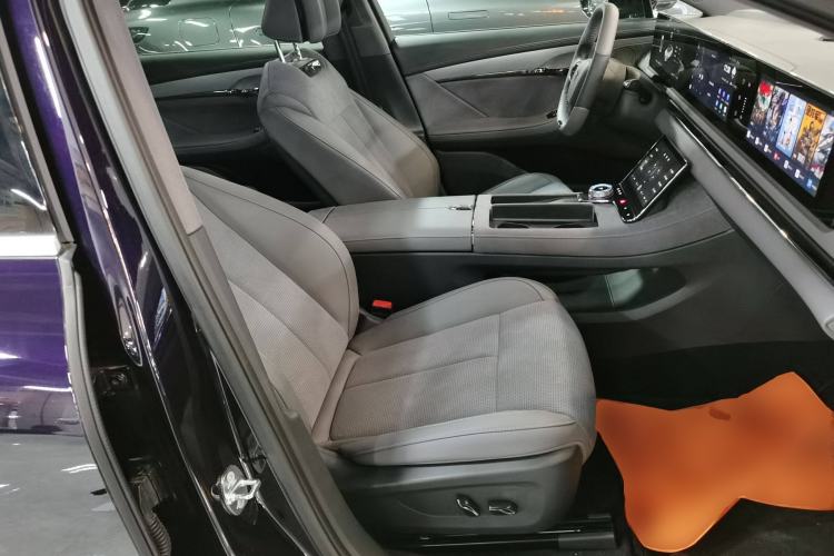 Used VOYAH PASSION 2024 PHEV Four-Wheel Drive Ultra-Long Range Flagship Model Right Front Seat