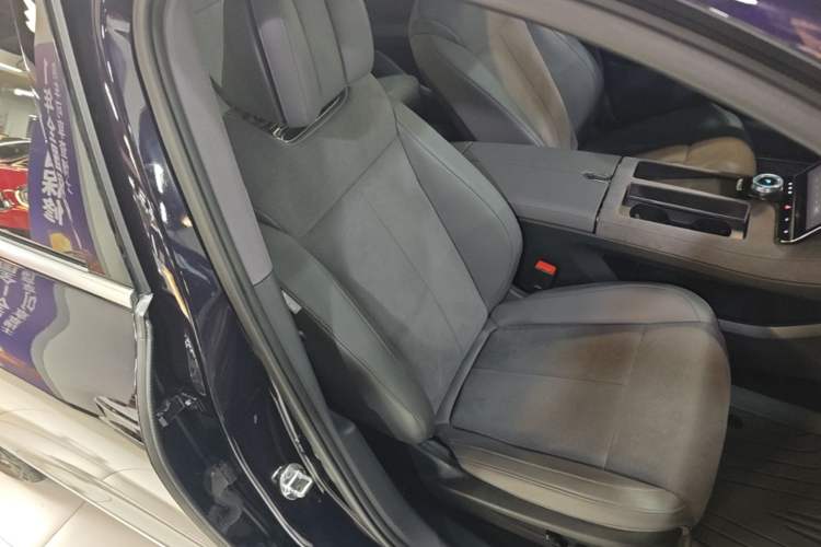 Used VOYAH PASSION 2024 PHEV Four-Wheel Drive Ultra-Long Range Executive Edition Right Front Seat