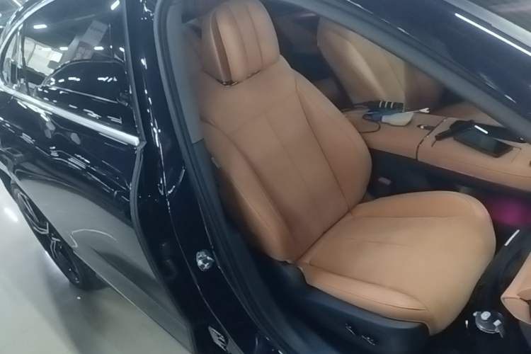 Used VOYAH PASSION 2024 PHEV Four-Wheel Drive Ultra-Long Range Flagship Model Right Front Seat