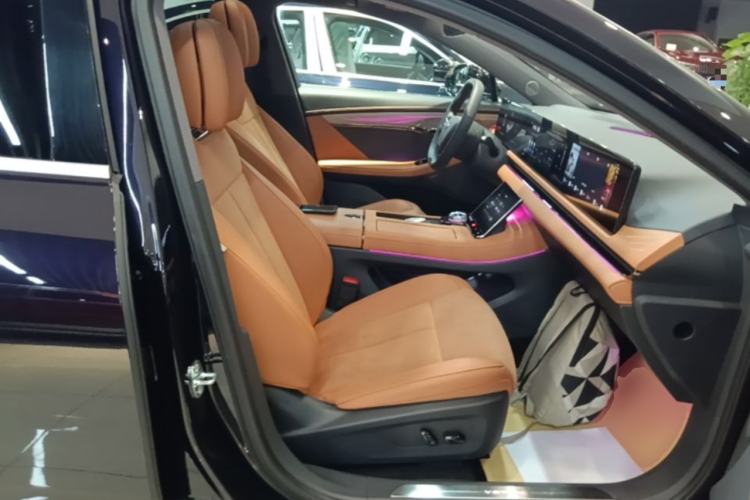 Used VOYAH PASSION 2024 PHEV Four-Wheel Drive Ultra-Long Range Flagship Model Right Front Seat