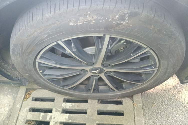Used VOYAH PASSION 2024 PHEV Four-Wheel Drive Ultra-Long Range Executive Edition Right Front Wheel Hub
