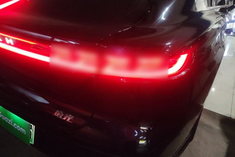 Used VOYAH PASSION 2024 PHEV Four-Wheel Drive Ultra-Long Range Flagship Model Right Rear Taillight
