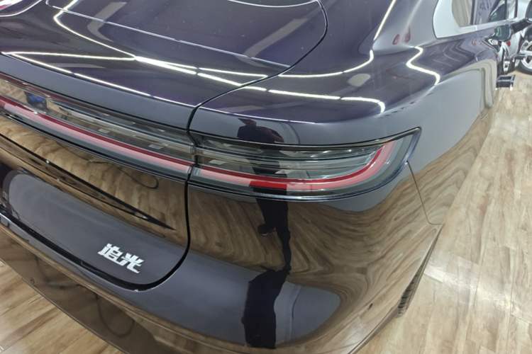 Used VOYAH PASSION 2024 PHEV Four-Wheel Drive Ultra-Long Range Flagship Model Right Rear Taillight