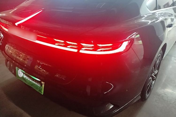 Used VOYAH PASSION 2024 PHEV Four-Wheel Drive Ultra-Long Range Flagship Model Right Rear Taillight
