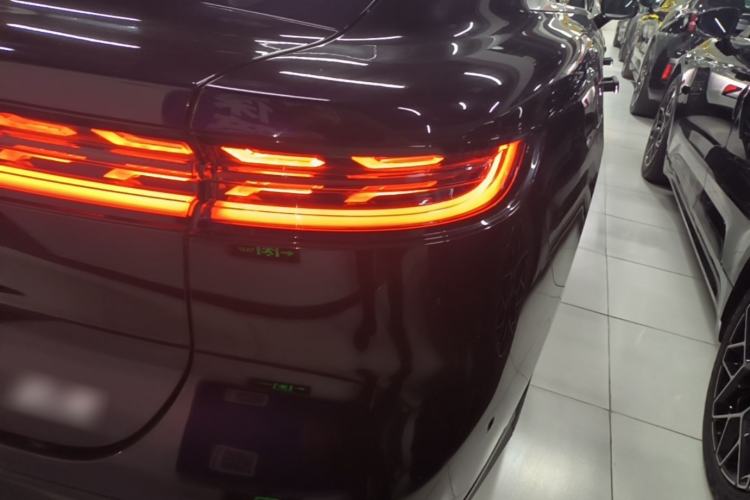 Used VOYAH PASSION 2024 PHEV Four-Wheel Drive Ultra-Long Range Executive Edition Right Rear Taillight
