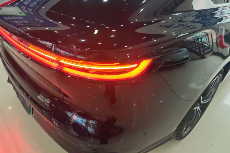 Used VOYAH PASSION 2024 PHEV Four-Wheel Drive Ultra-Long Range Flagship Model Right Rear Taillight