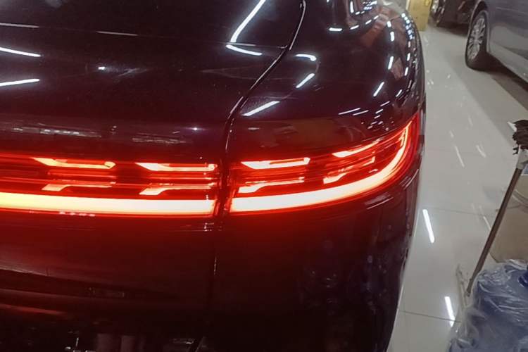 Used VOYAH PASSION 2024 PHEV Four-Wheel Drive Ultra-Long Range Flagship Model Right Rear Taillight