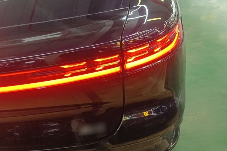 Used VOYAH PASSION 2024 PHEV Four-Wheel Drive Ultra-Long Range Flagship Model Right Rear Taillight
