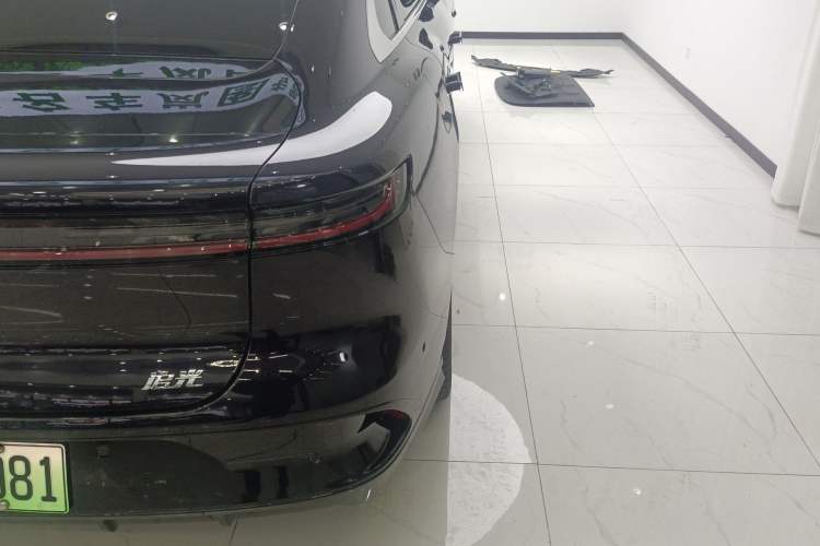 Used VOYAH PASSION 2024 PHEV Four-Wheel Drive Ultra-Long Range Flagship Model Right Rear Taillight