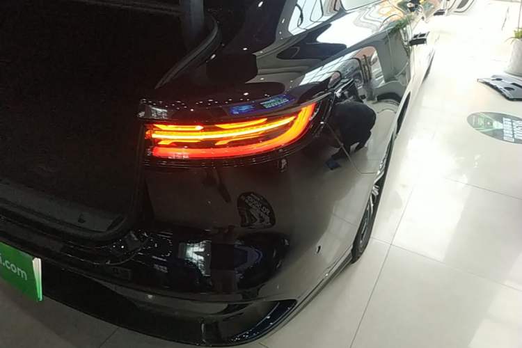 Used VOYAH PASSION 2024 PHEV Four-Wheel Drive Ultra-Long Range Executive Edition Right Rear Taillight