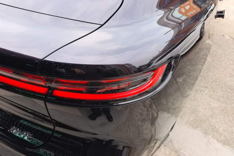 Used VOYAH PASSION 2024 PHEV Four-Wheel Drive Ultra-Long Range Executive Edition Right Rear Taillight