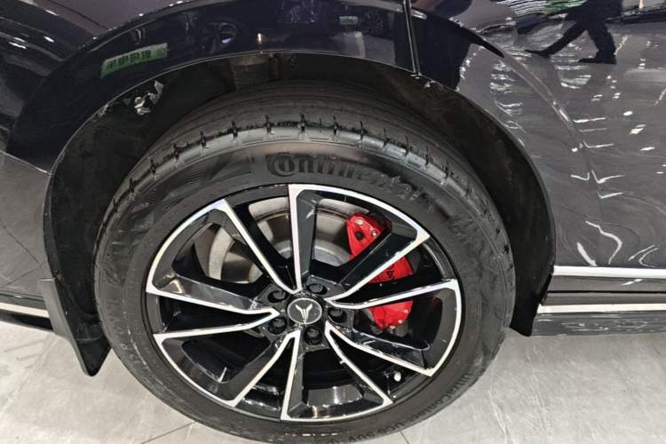 Used VOYAH PASSION 2024 PHEV Four-Wheel Drive Ultra-Long Range Flagship Model Right Rear Wheel Hub