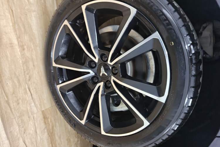 Used VOYAH PASSION 2024 PHEV Four-Wheel Drive Ultra-Long Range Flagship Model Right Rear Wheel Hub