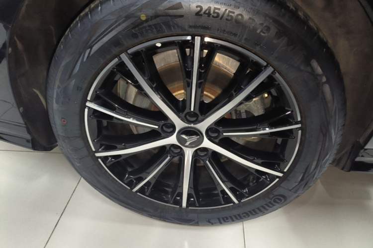 Used VOYAH PASSION 2024 PHEV Four-Wheel Drive Ultra-Long Range Executive Edition Right Rear Wheel Hub
