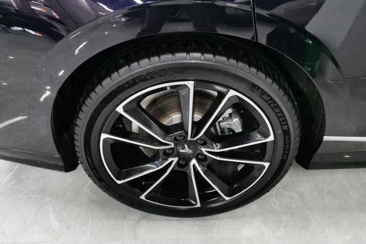 Used VOYAH PASSION 2024 PHEV Four-Wheel Drive Ultra-Long Range Flagship Model Right Rear Wheel Hub